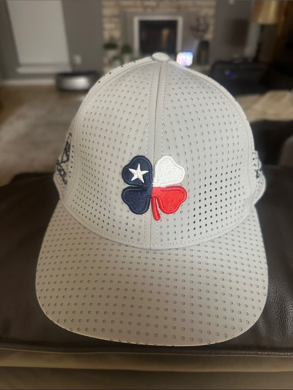 Men's Perforated Tricolor Clover Baseball Cap - White/Blue/Red